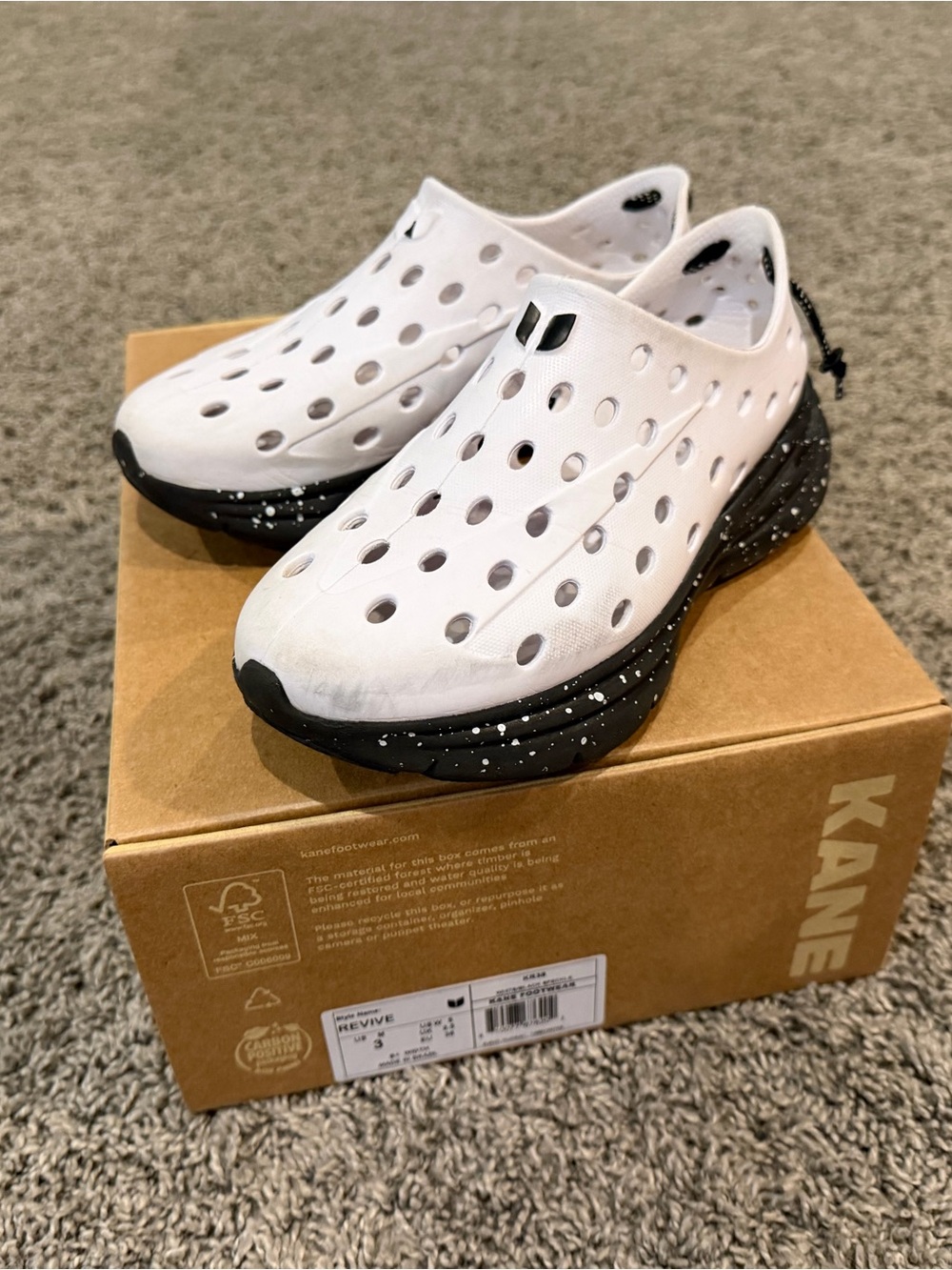 Kanes Revive White Black Speckle shoes, size M3/W5